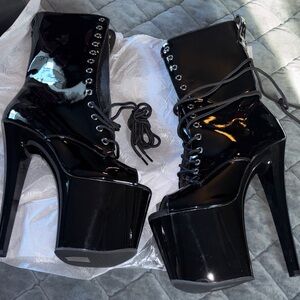 NEVER WORN - Enchant 1041 Pleaser Black Patent Lace-Up Platform Boots, with box!